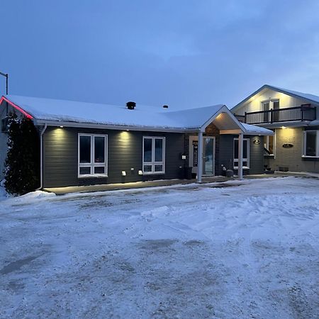 Hotel Auberge St-Felicien Saint-Félicien المظهر الخارجي الصورة