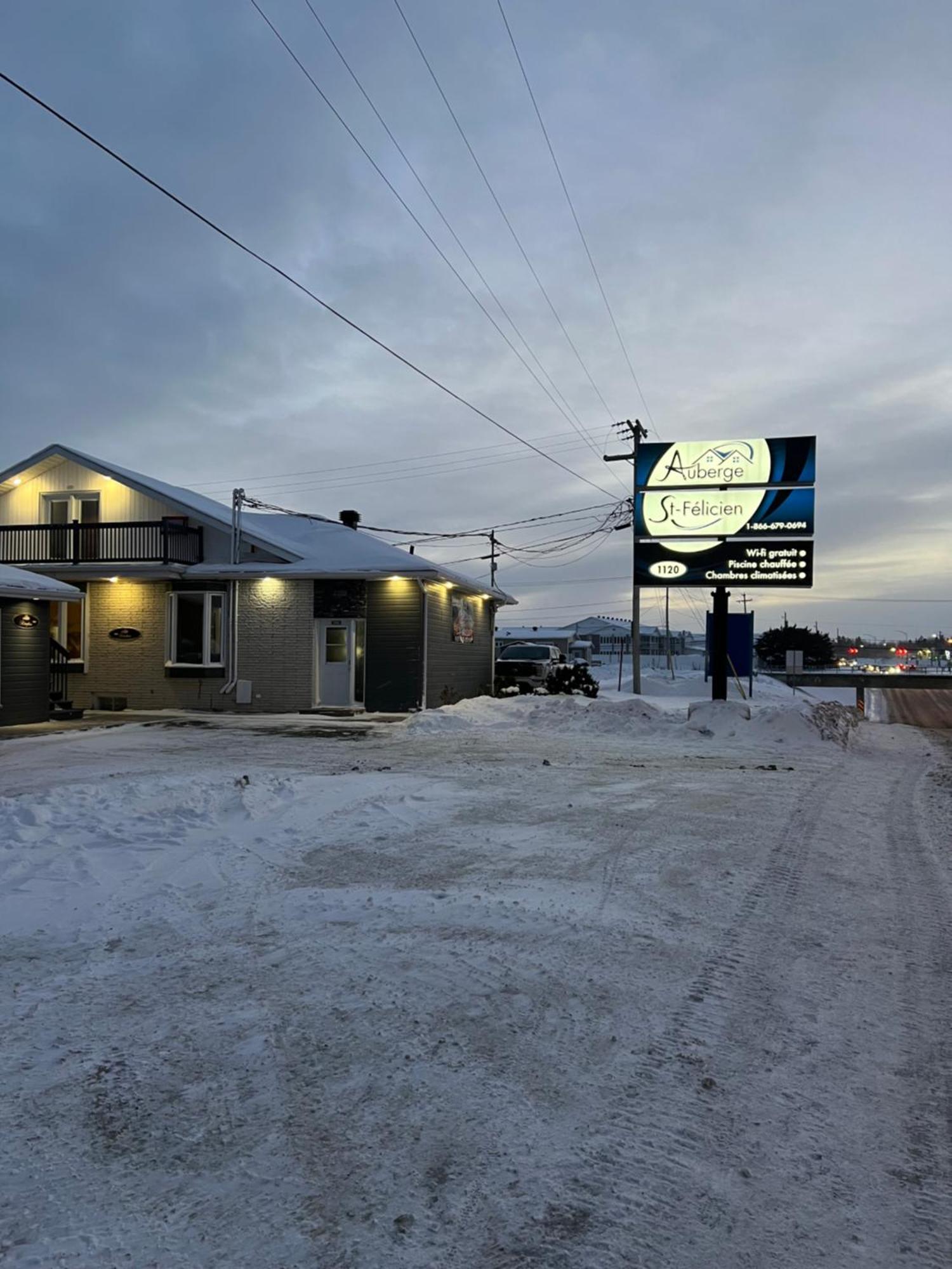 Hotel Auberge St-Felicien Saint-Félicien المظهر الخارجي الصورة