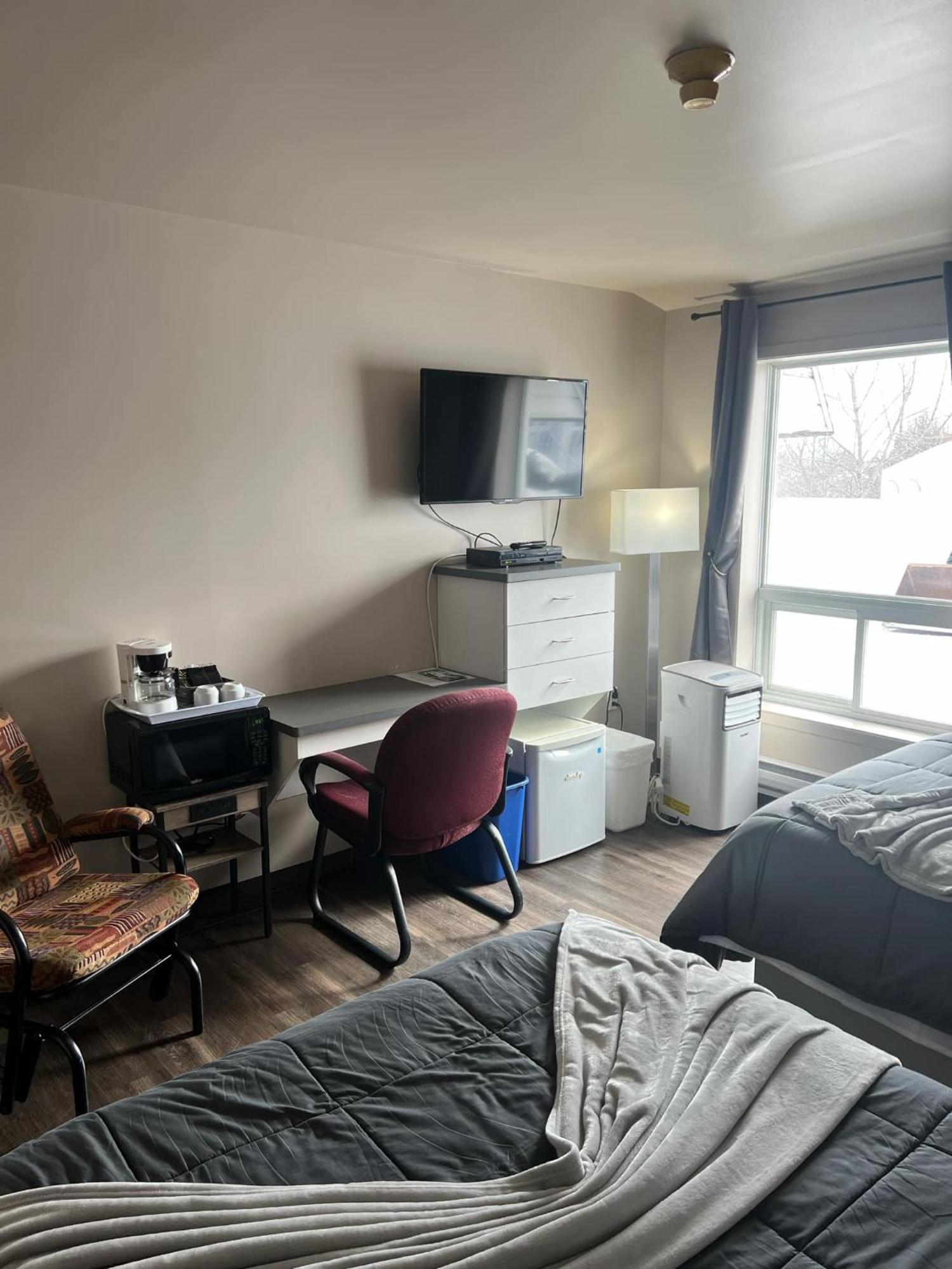 Hotel Auberge St-Felicien Saint-Félicien المظهر الخارجي الصورة